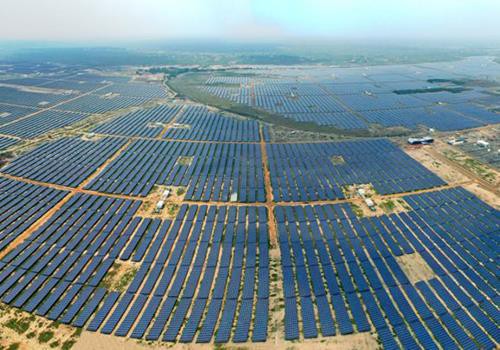 Indiens Adani Green Energy erwirbt 205 MW
